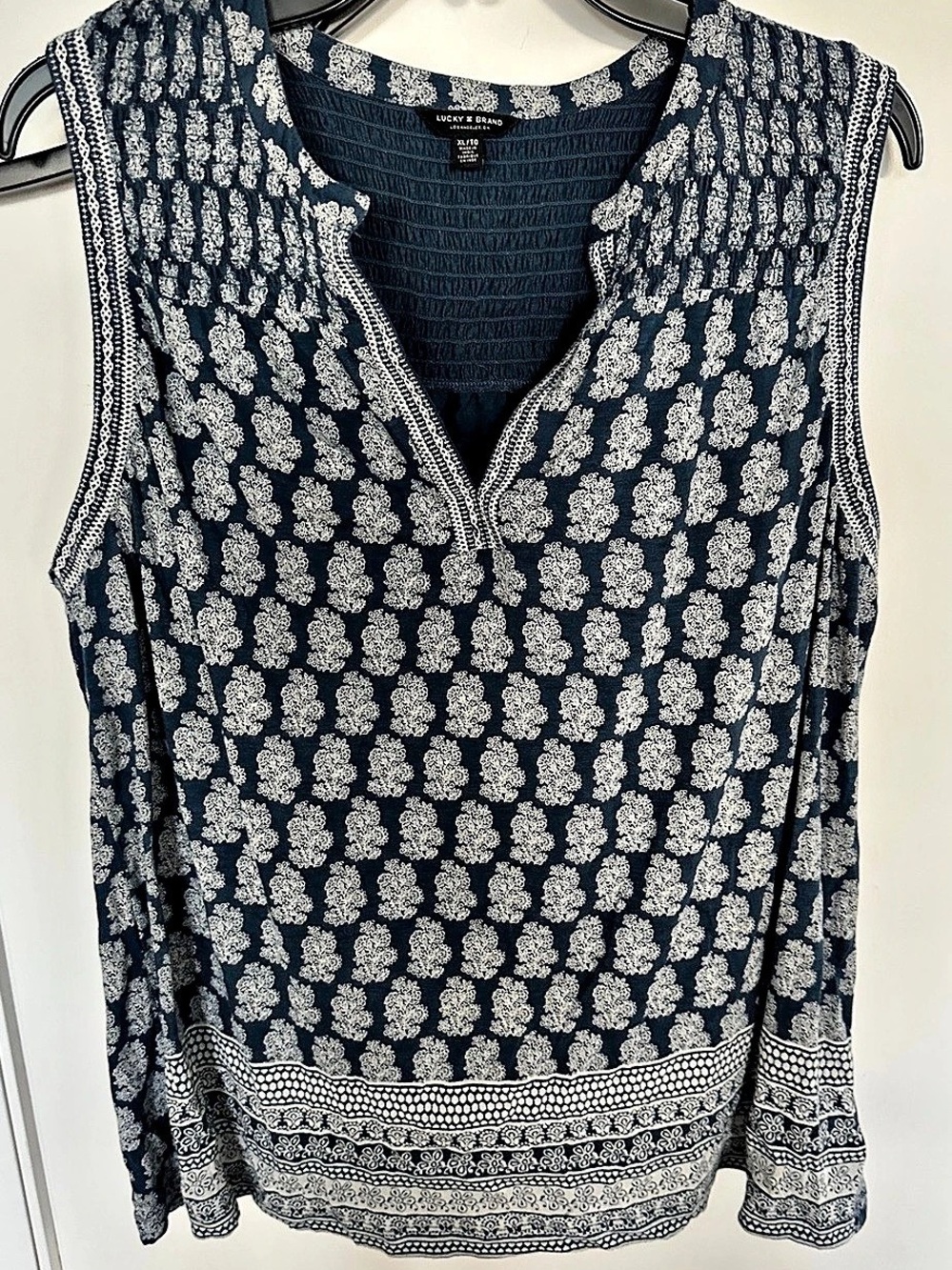 Lucky Brand Smocked Yoke Sleeveless Blouse Floral Tunic Blue & White XL
